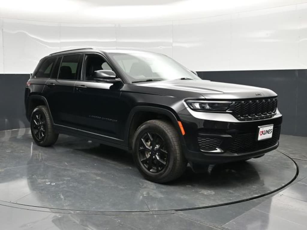 Used 2025 Jeep Grand Cherokee Altitude SUV