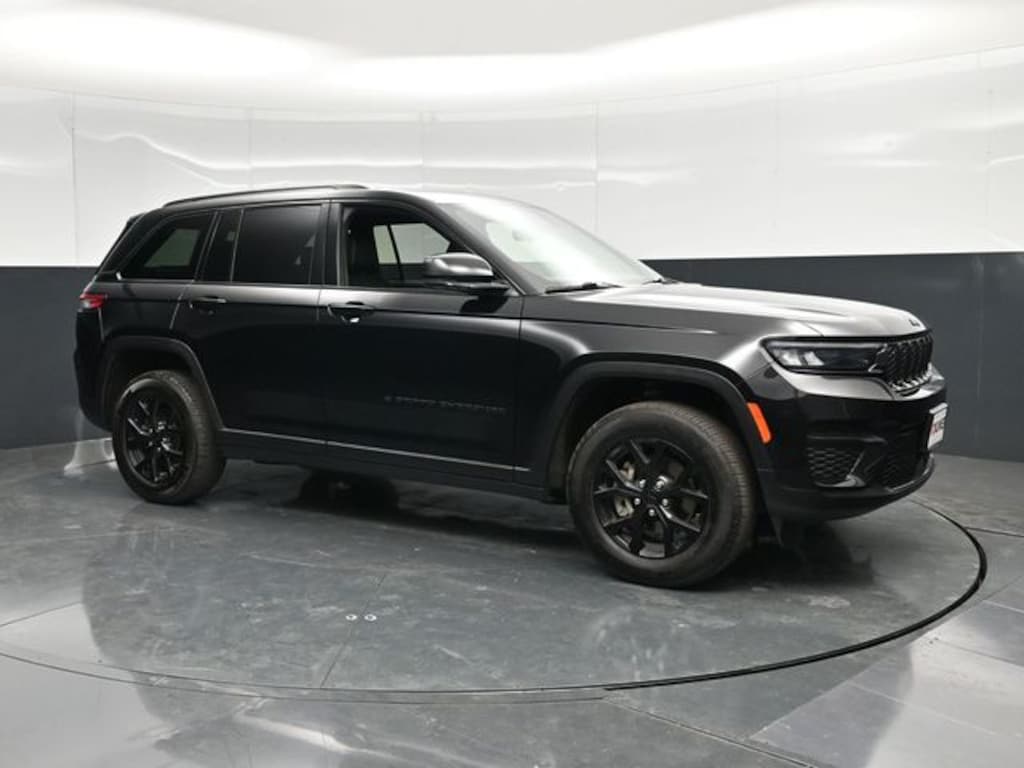 Used 2025 Jeep Grand Cherokee Altitude SUV
