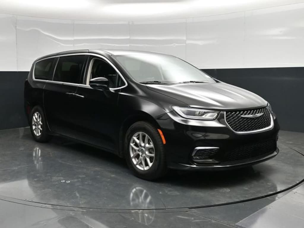 Certified 2024 Chrysler Pacifica Touring L Minivan/Van
