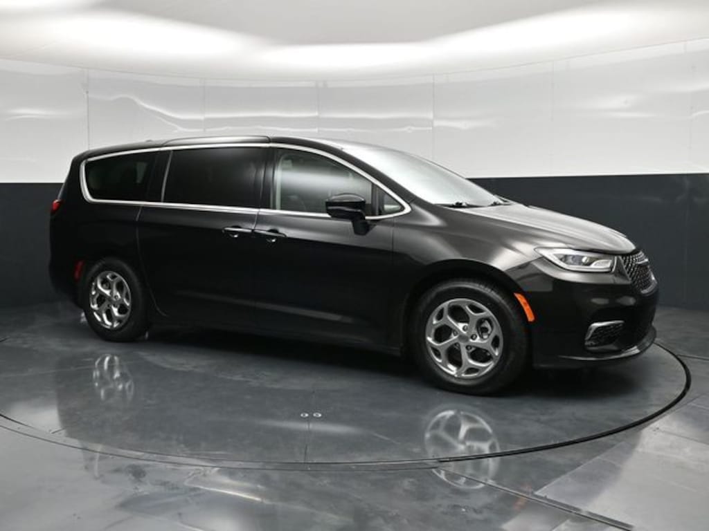 Certified 2024 Chrysler Pacifica Limited Minivan/Van