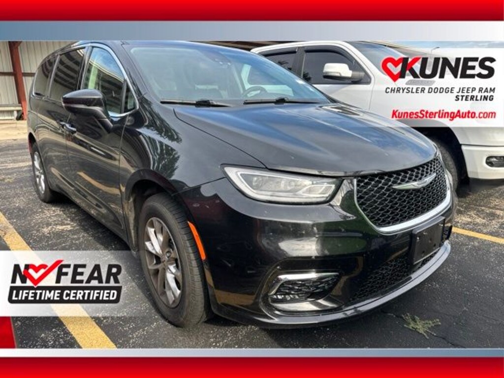 Used 2023 Chrysler Pacifica Touring L Minivan/Van