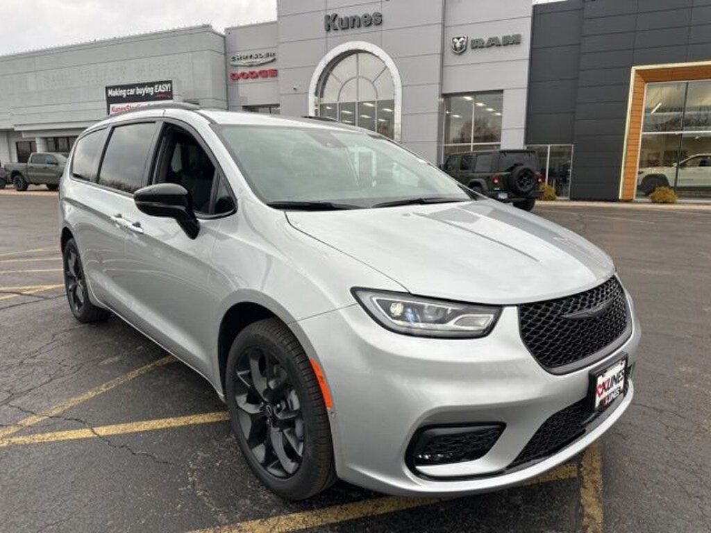 New 2026 Chrysler Pacifica Select Passenger Van