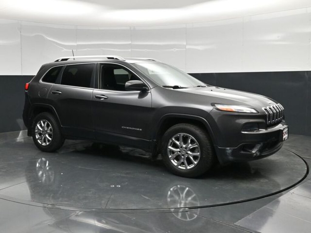 Used 2016 Jeep Cherokee Latitude SUV