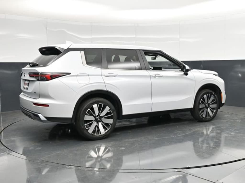Used 2025 Mitsubishi Outlander SE SUV
