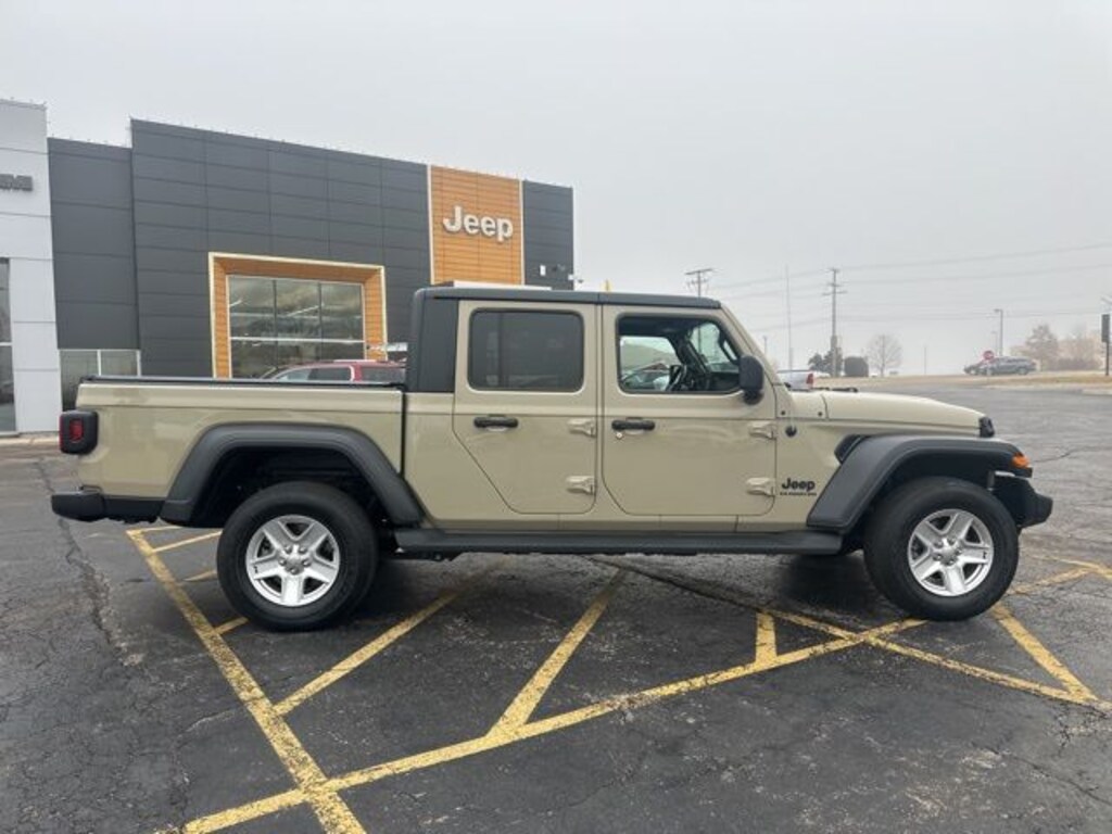 Used 2020 Jeep Gladiator Sport Truck