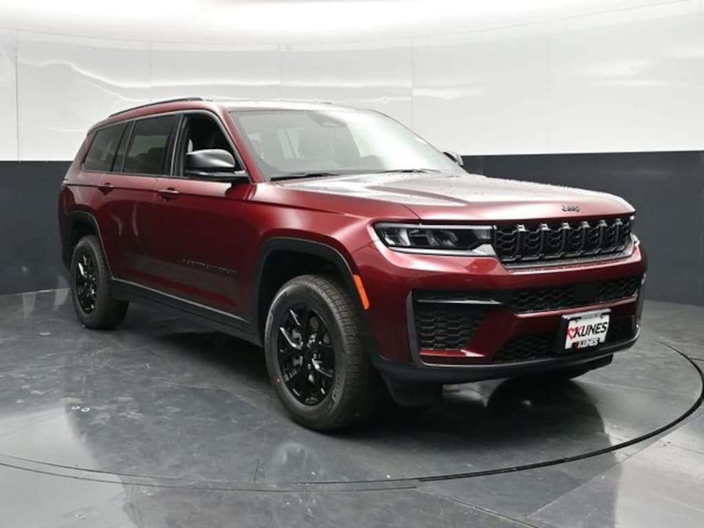 New 2026 Jeep Grand Cherokee Laredo Sport Utility