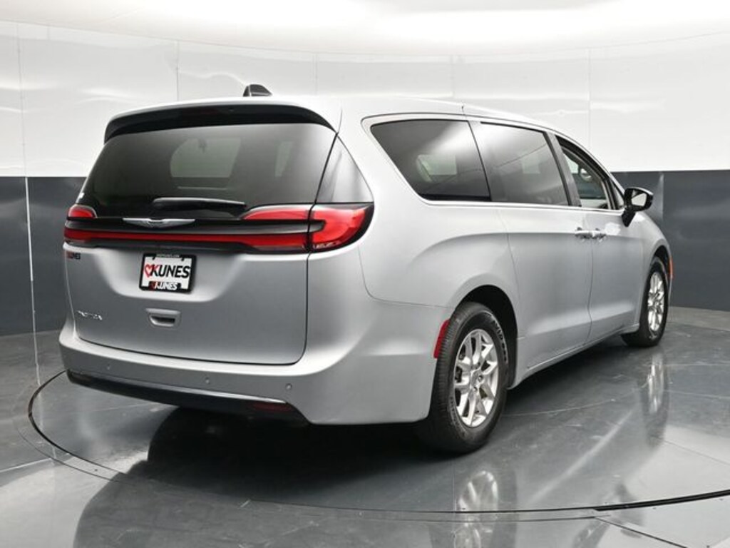 Certified 2024 Chrysler Pacifica Touring L Minivan/Van