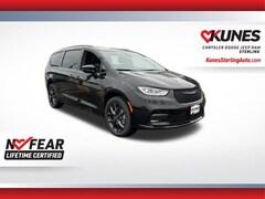 2026 Chrysler Pacifica Limited Passenger Van