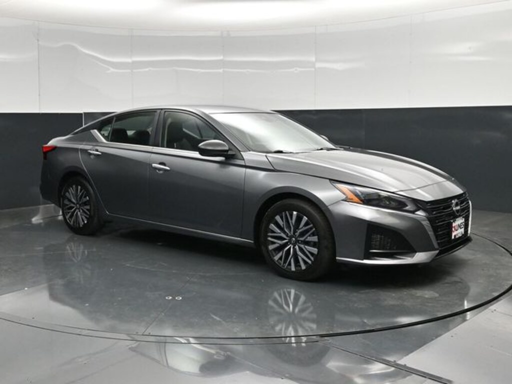 Used 2025 Nissan Altima 2.5 SV Sedan