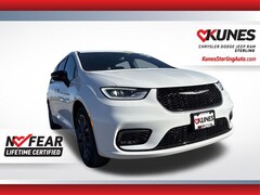 2026 Chrysler Pacifica Select Passenger Van