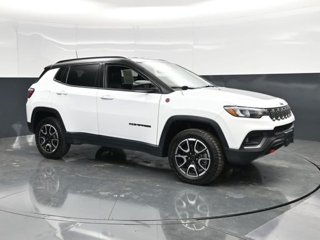 Used 2025 Jeep Compass Trailhawk SUV