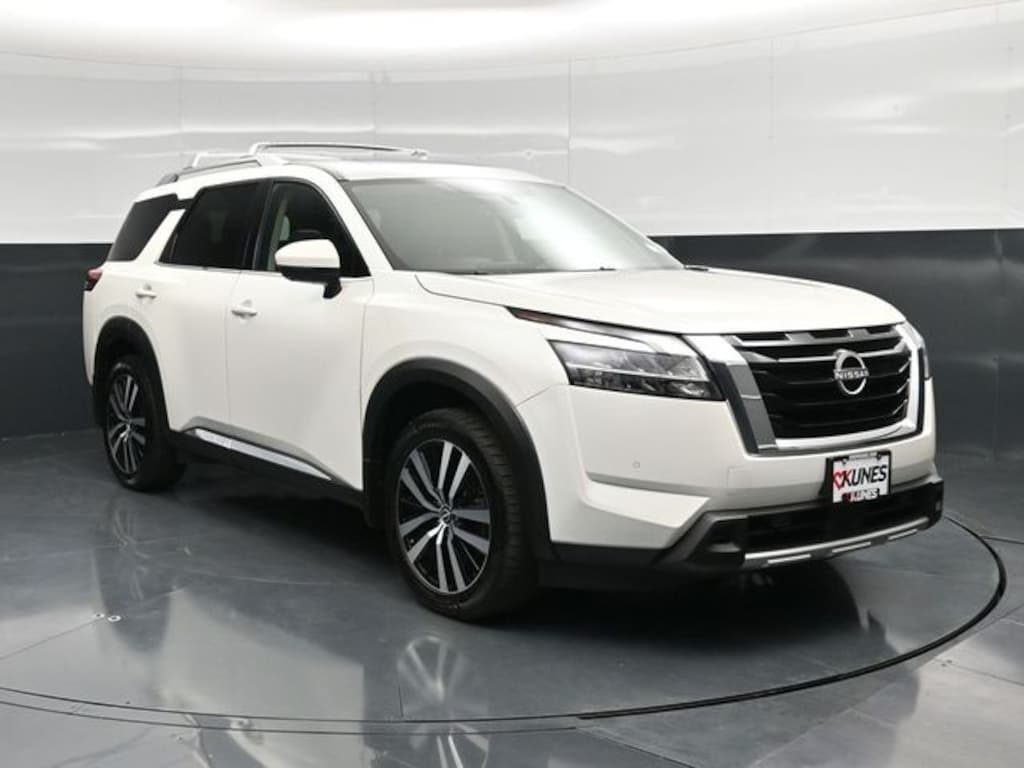 Used 2024 Nissan Pathfinder Platinum SUV