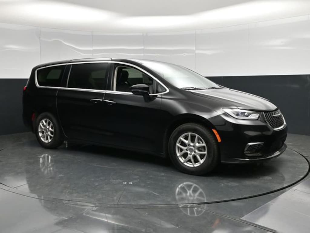 Certified 2024 Chrysler Pacifica Touring L Minivan/Van