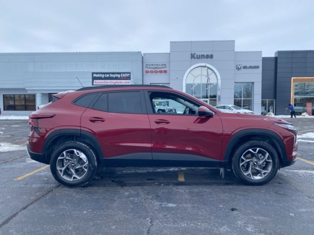 Used 2025 Chevrolet Trax LT SUV