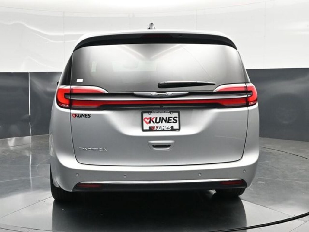Certified 2024 Chrysler Pacifica Touring L Minivan/Van