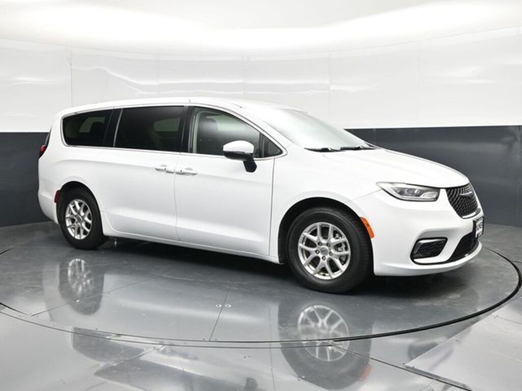 Certified 2023 Chrysler Pacifica Touring L Minivan/Van
