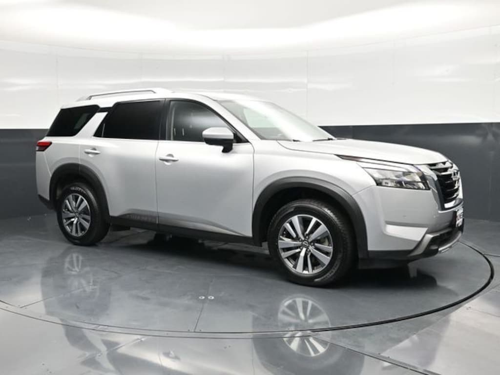 Used 2025 Nissan Pathfinder SL SUV