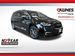 2026 Chrysler Pacifica Pinnacle Passenger Van