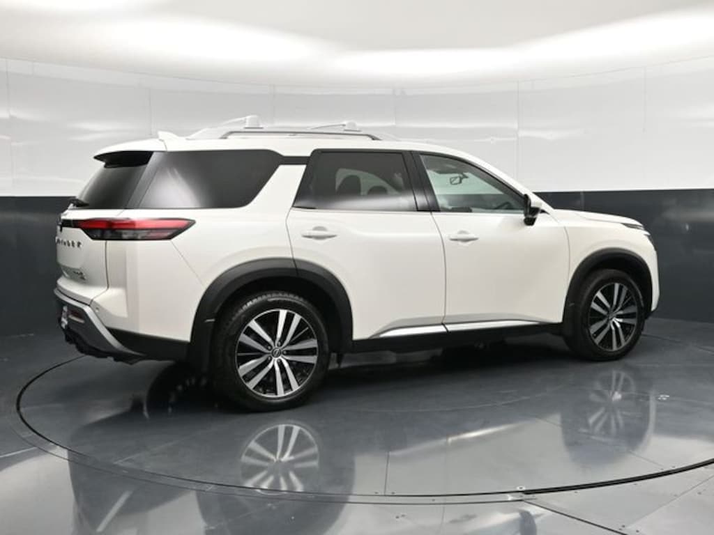 Used 2024 Nissan Pathfinder Platinum SUV