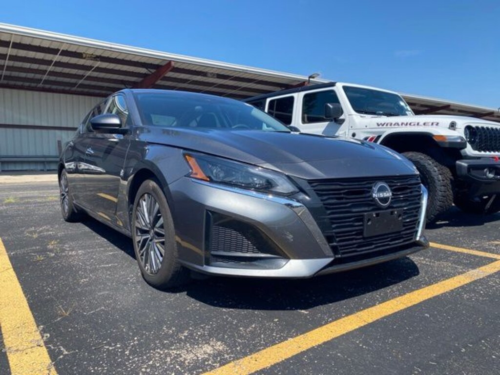 Used 2025 Nissan Altima 2.5 SV Sedan