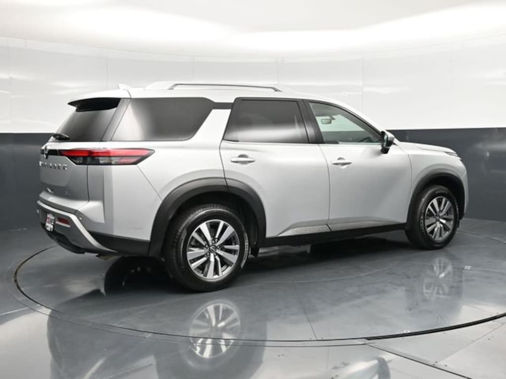 Used 2025 Nissan Pathfinder SL SUV