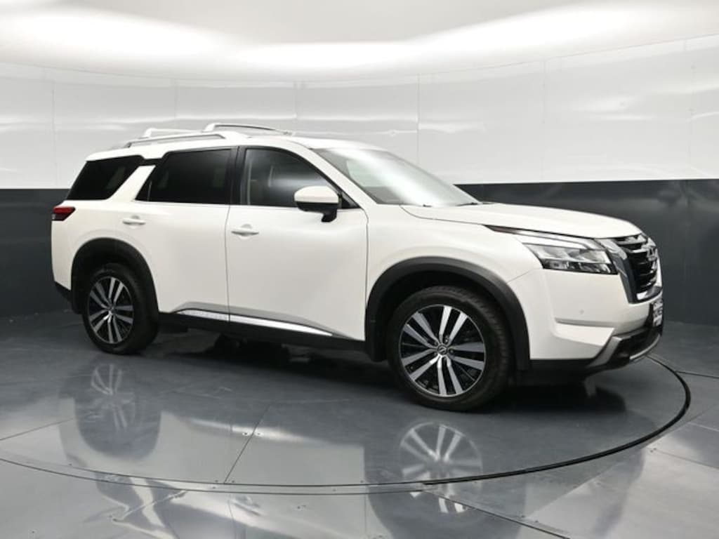 Used 2024 Nissan Pathfinder Platinum SUV