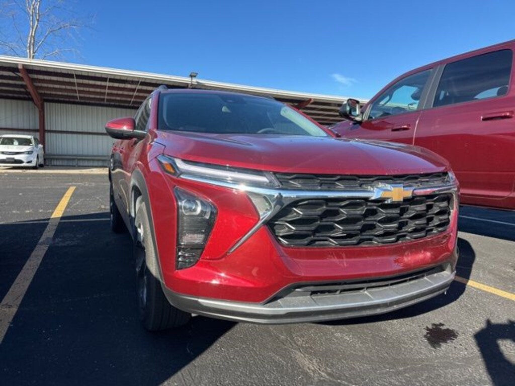 Used 2025 Chevrolet Trax LT SUV
