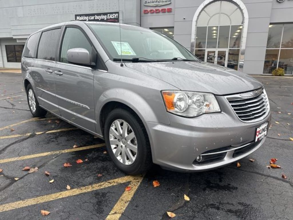 Used 2016 Chrysler Town & Country Touring Minivan/Van