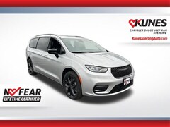 2026 Chrysler Pacifica Select Passenger Van