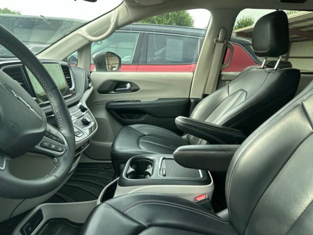 Used 2023 Chrysler Pacifica Touring L Minivan/Van