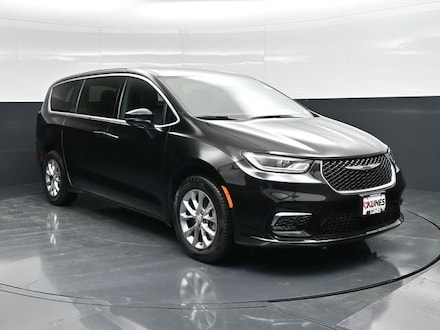 2026 Chrysler Pacifica Select Passenger Van