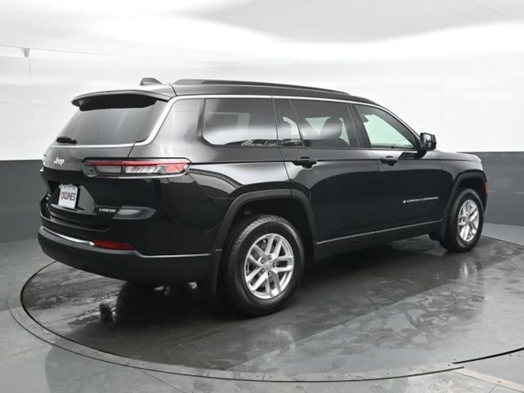 New 2026 Jeep Grand Cherokee Laredo Sport Utility