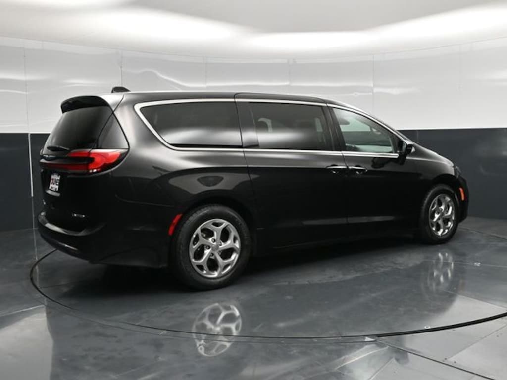 Certified 2024 Chrysler Pacifica Limited Minivan/Van