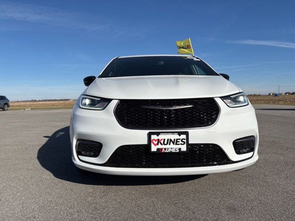 New 2026 Chrysler Pacifica Select Passenger Van