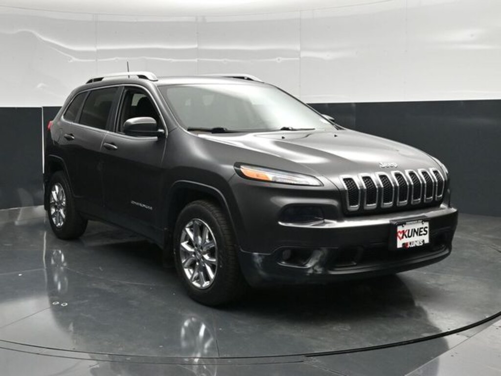 Used 2016 Jeep Cherokee Latitude SUV