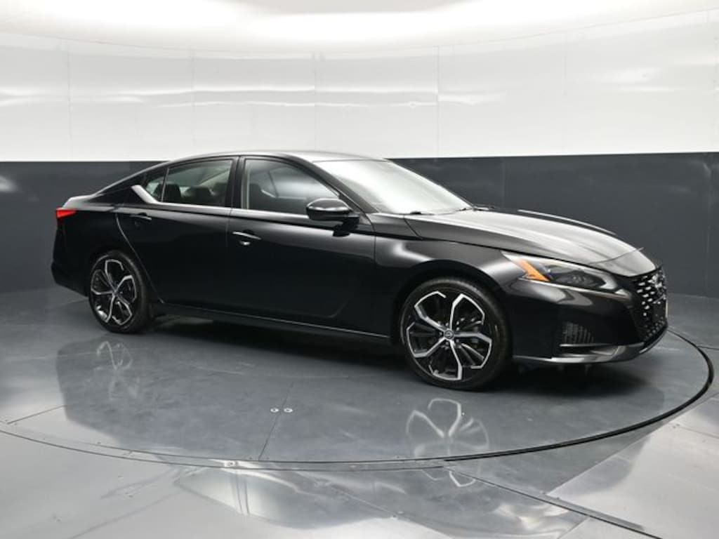 Used 2024 Nissan Altima 2.5 SR Sedan
