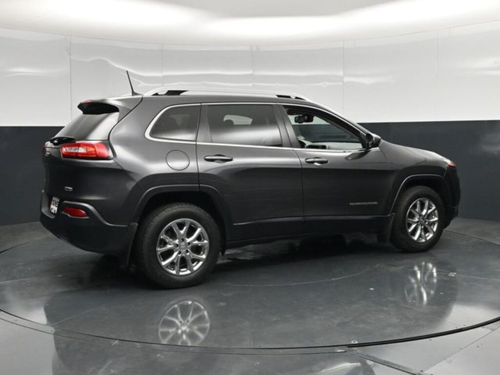 Used 2016 Jeep Cherokee Latitude SUV
