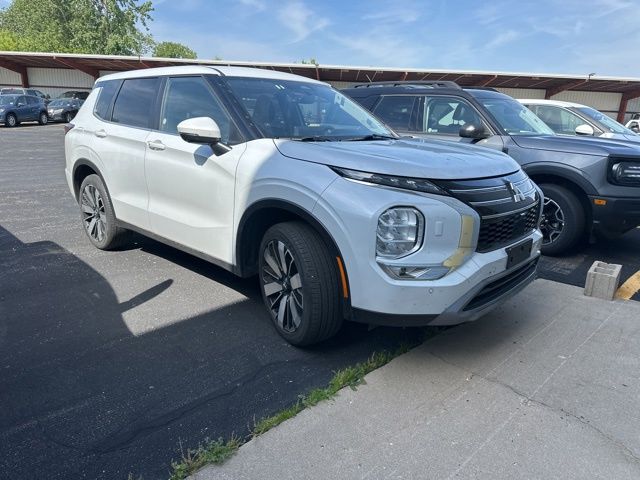 2025 Mitsubishi Outlander's photo