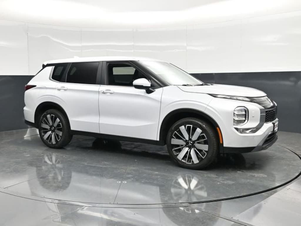 Used 2025 Mitsubishi Outlander SE SUV