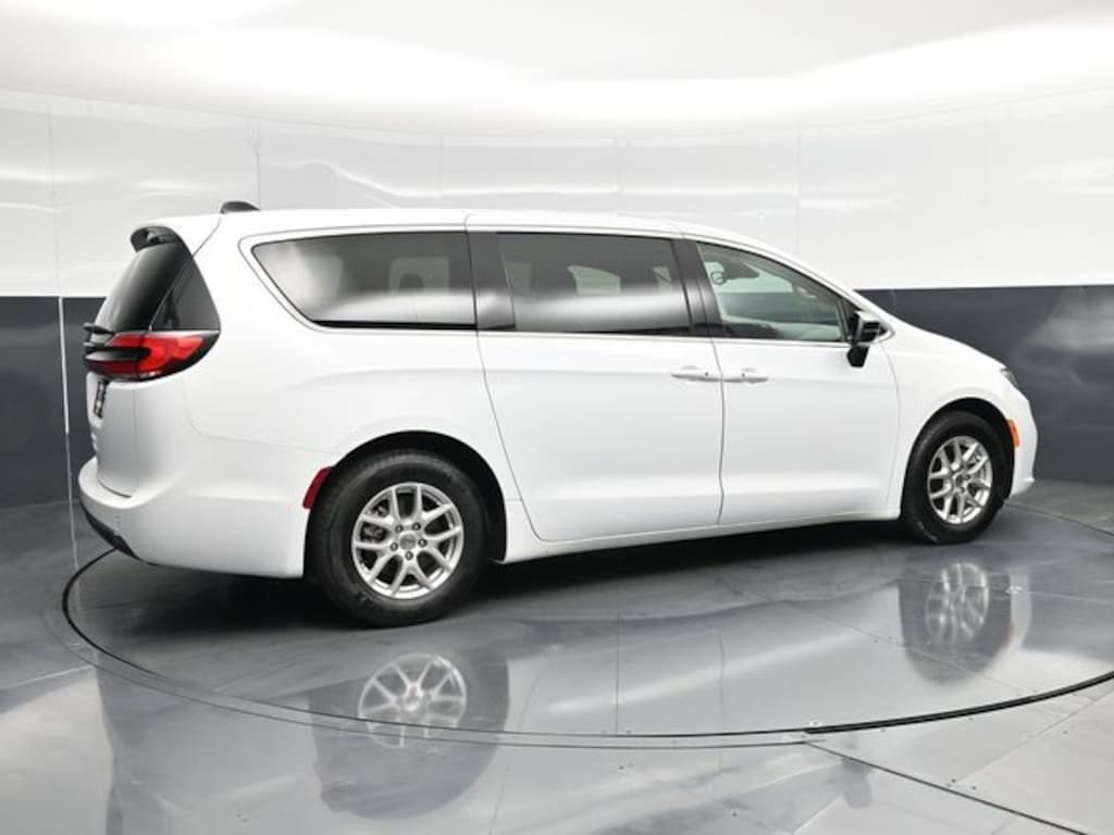 Certified 2024 Chrysler Pacifica Touring L Minivan/Van