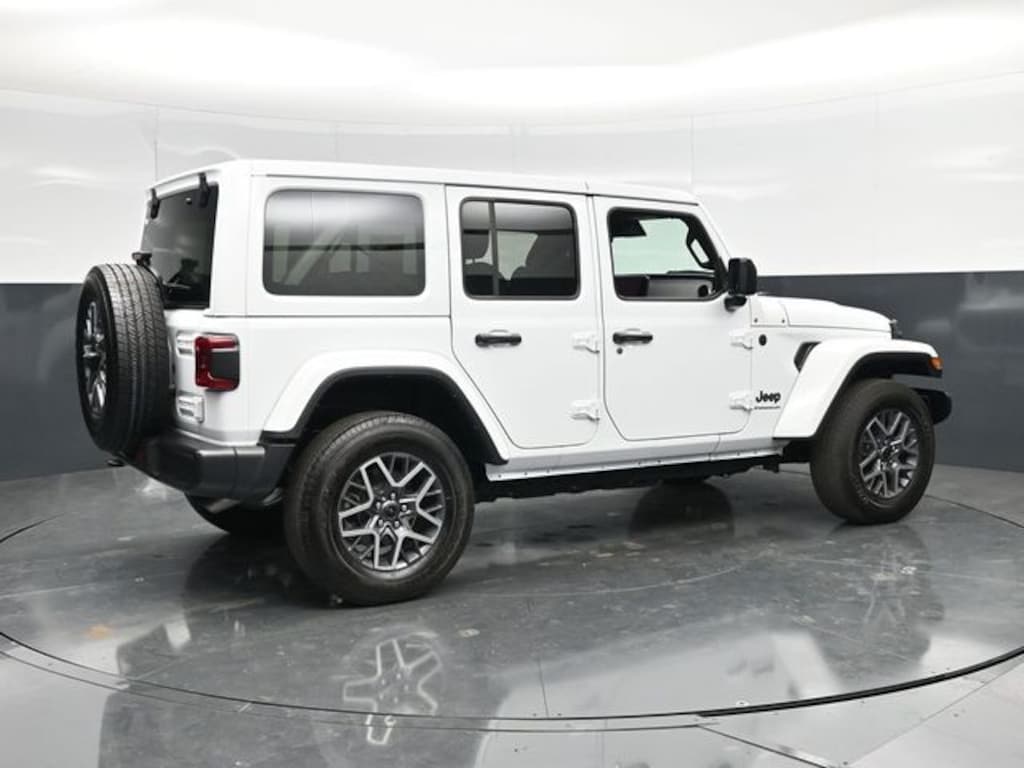 Used 2025 Jeep Wrangler Sahara SUV