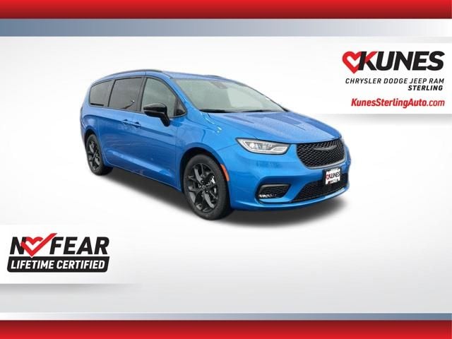 2026 Chrysler Pacifica Select's photo