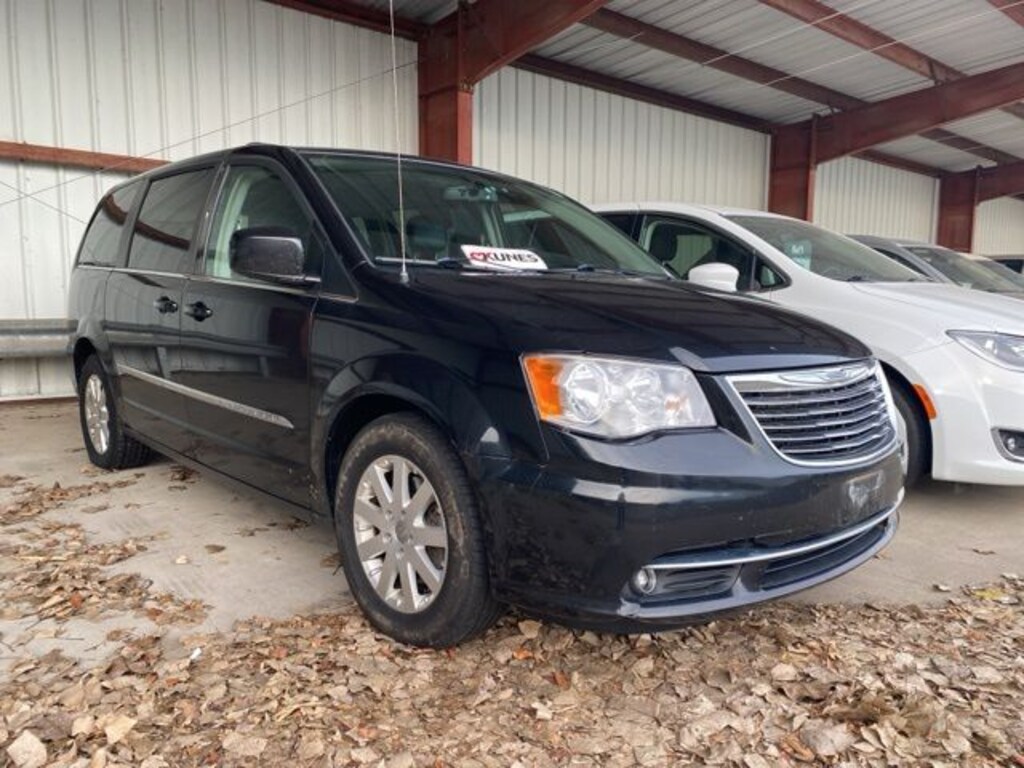 Used 2014 Chrysler Town & Country Touring Minivan/Van