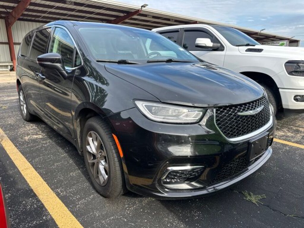 Used 2023 Chrysler Pacifica Touring L Minivan/Van