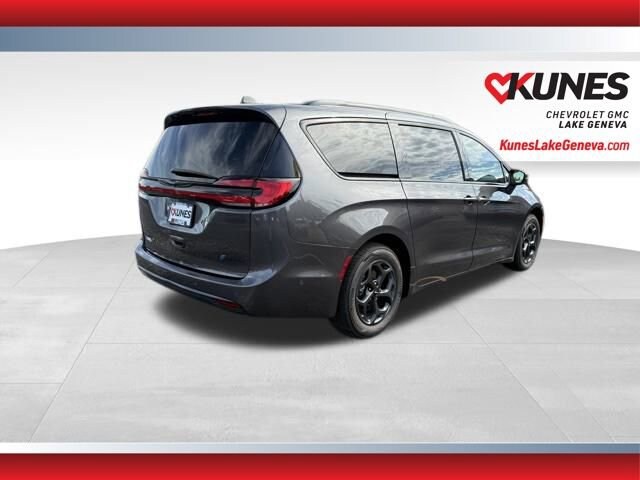 2021 Chrysler Pacifica Hybrid Touring L photo 3