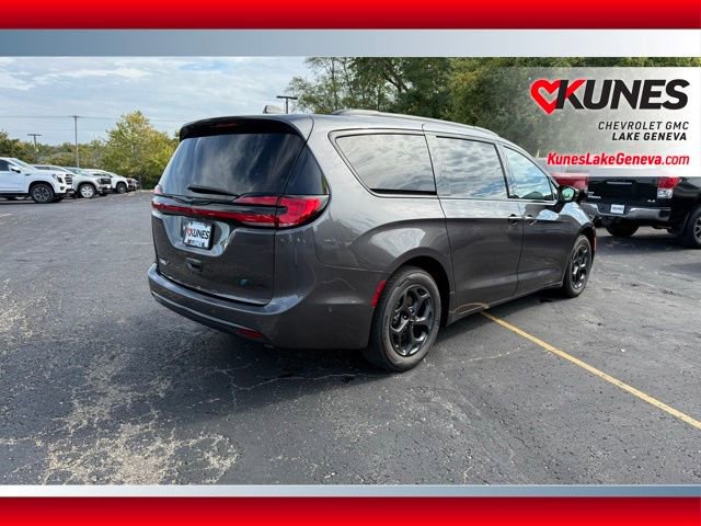 2021 Chrysler Pacifica Hybrid Touring L photo 3