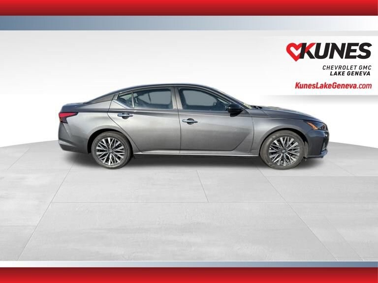 2025 Nissan Altima 2.5 SV photo 2