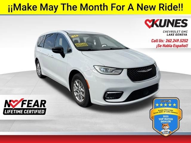 2024 Chrysler Pacifica Touring L's photo