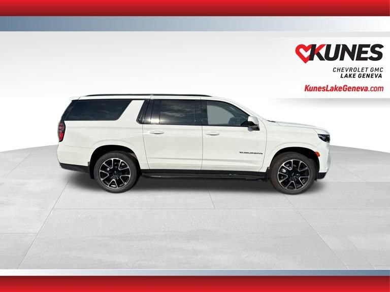 2022 Chevrolet Suburban RST photo 2