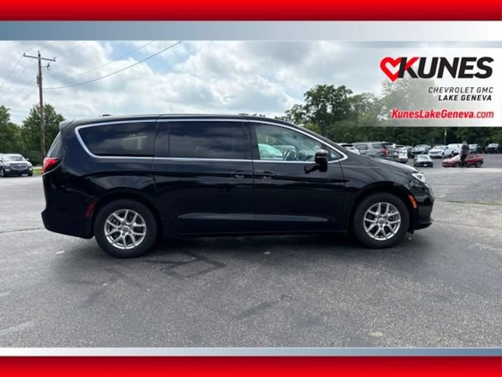 Used 2024 Chrysler Pacifica Touring L